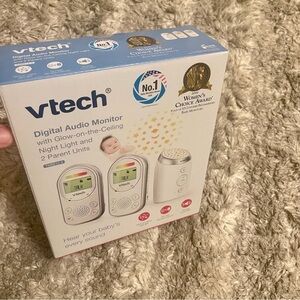 V-Tech 2 Parent Digital Audio Monitor w/ Ceiling Night Light- TM8212-2. NWT